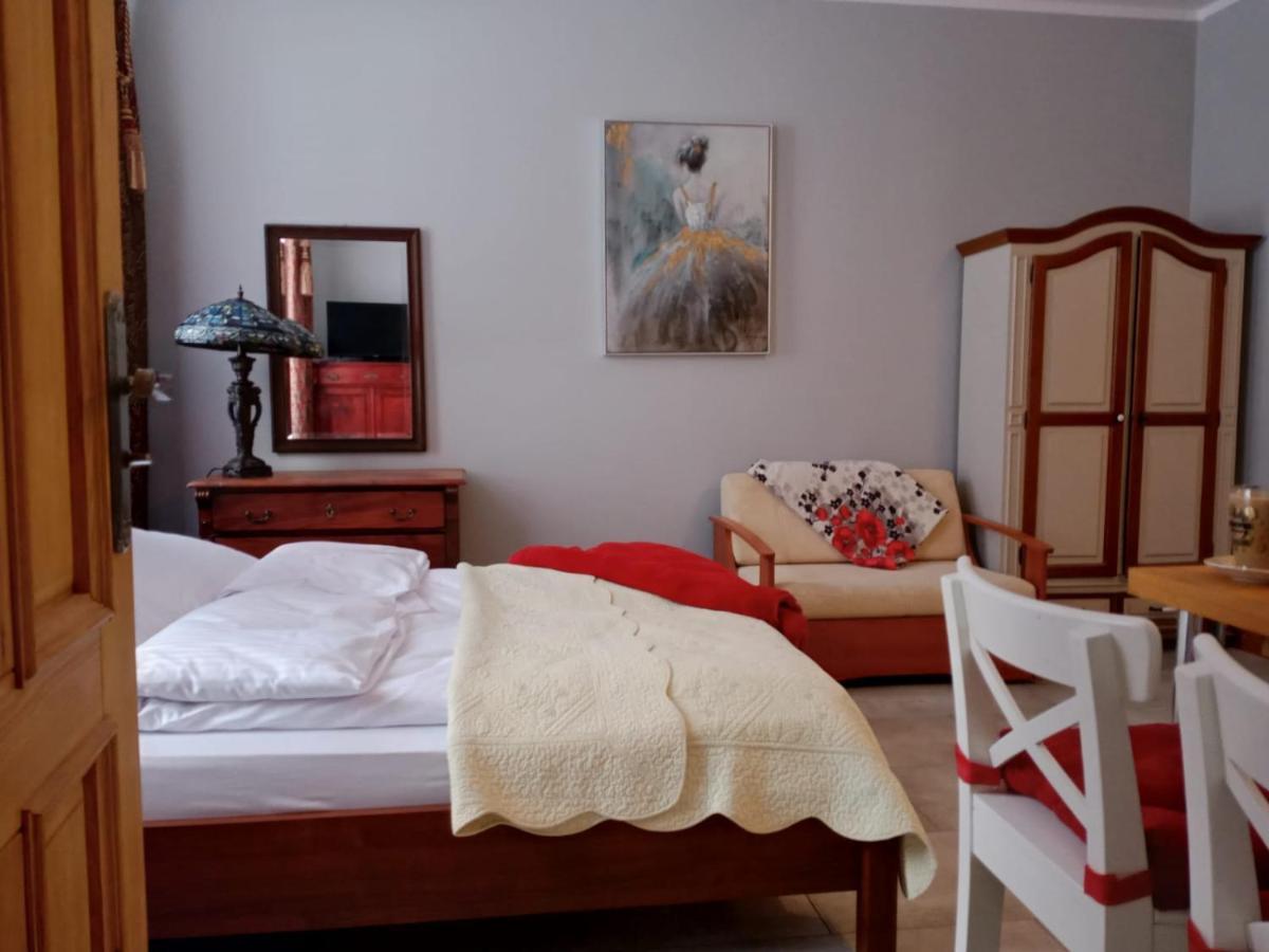 Sunny Bear Bed & Breakfast เยเลเนียกูรา ภายนอก รูปภาพ