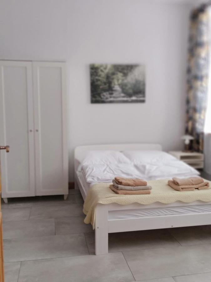 Sunny Bear Bed & Breakfast เยเลเนียกูรา ภายนอก รูปภาพ